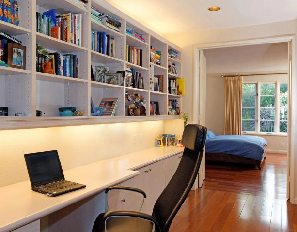 9768 Claiborne Square, La Jolla, CA 92037