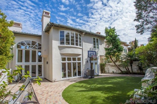 9768 Claiborne Square, La Jolla, CA 92037