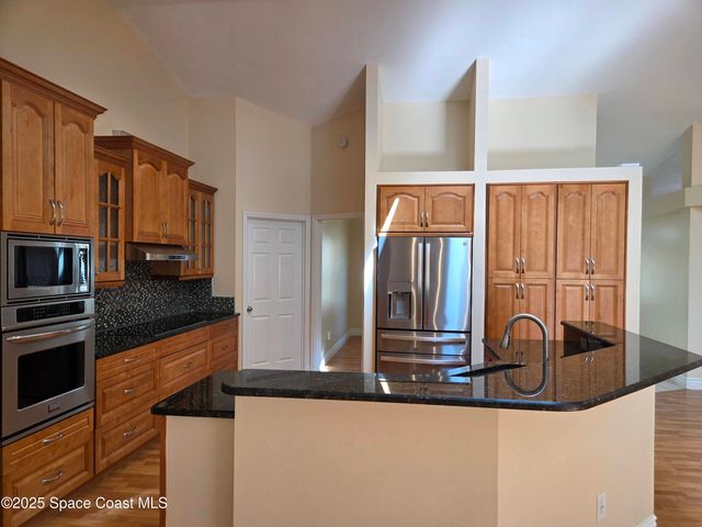 2437 Oakcrest Lane, West Melbourne, FL 32904