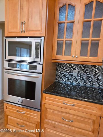 2437 Oakcrest Lane, West Melbourne, FL 32904