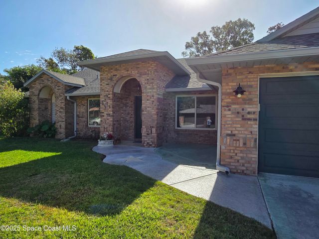 2437 Oakcrest Lane, West Melbourne, FL 32904