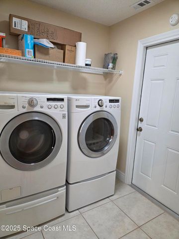 2437 Oakcrest Lane, West Melbourne, FL 32904