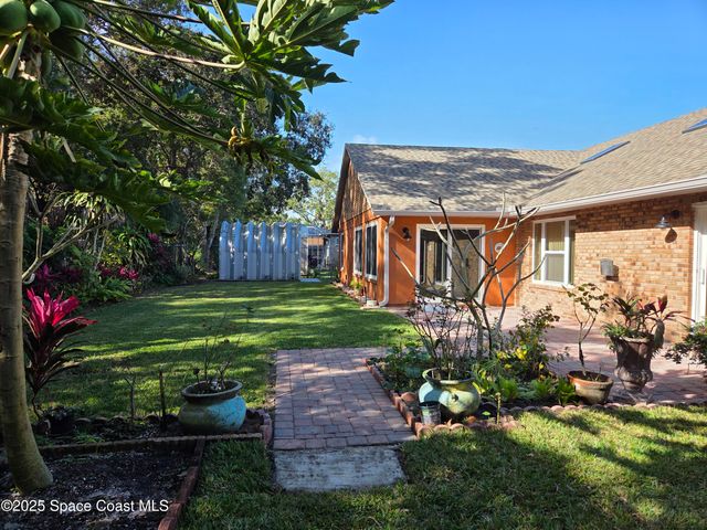 2437 Oakcrest Lane, West Melbourne, FL 32904