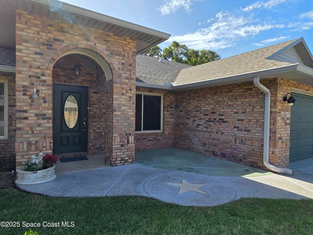 2437 Oakcrest Lane, West Melbourne, FL 32904