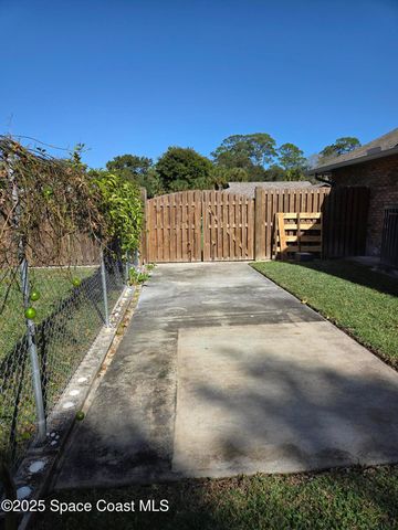 2437 Oakcrest Lane, West Melbourne, FL 32904