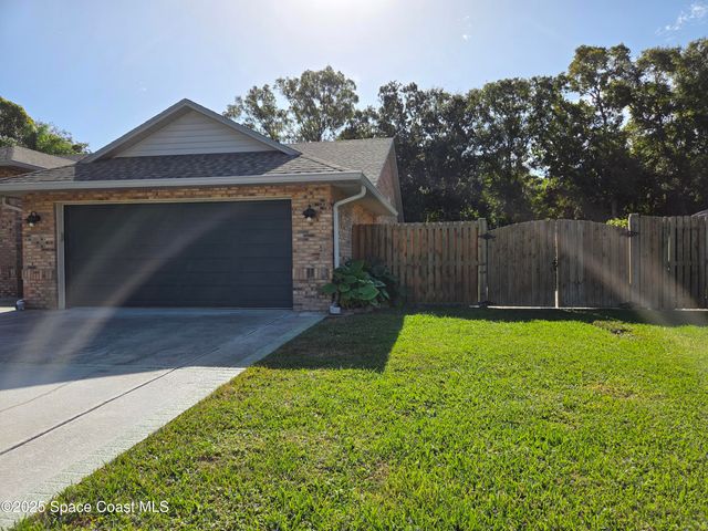2437 Oakcrest Lane, West Melbourne, FL 32904