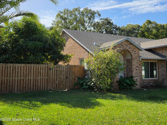 2437 Oakcrest Lane, West Melbourne, FL 32904