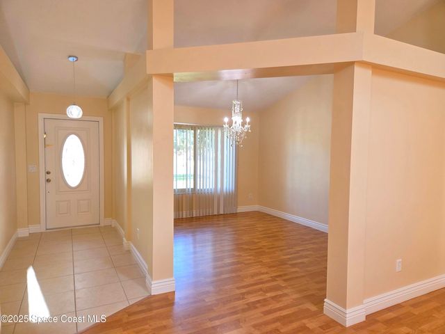 2437 Oakcrest Lane, West Melbourne, FL 32904