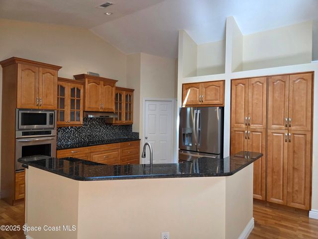 2437 Oakcrest Lane, West Melbourne, FL 32904