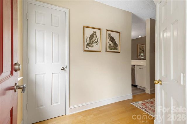 6 Willow Tree Run, Asheville, NC 28803