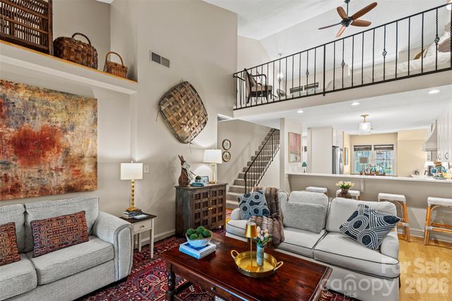 6 Willow Tree Run, Asheville, NC 28803