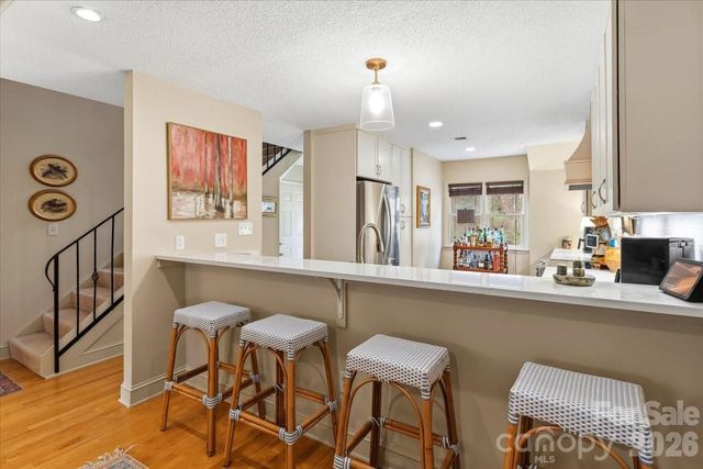 6 Willow Tree Run, Asheville, NC 28803