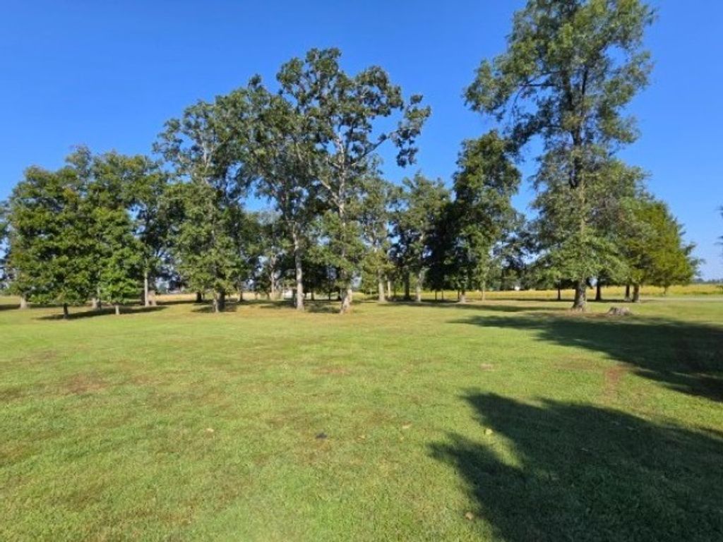 Image 11 of property listing at 000 E Redwood Road, Mt Vernon, IL 62864