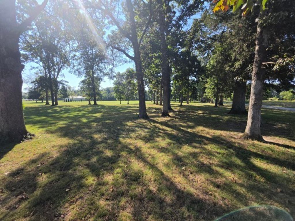 Image 13 of property listing at 000 E Redwood Road, Mt Vernon, IL 62864