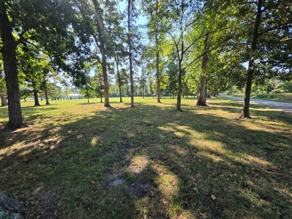 Image 14 of property listing at 000 E Redwood Road, Mt Vernon, IL 62864
