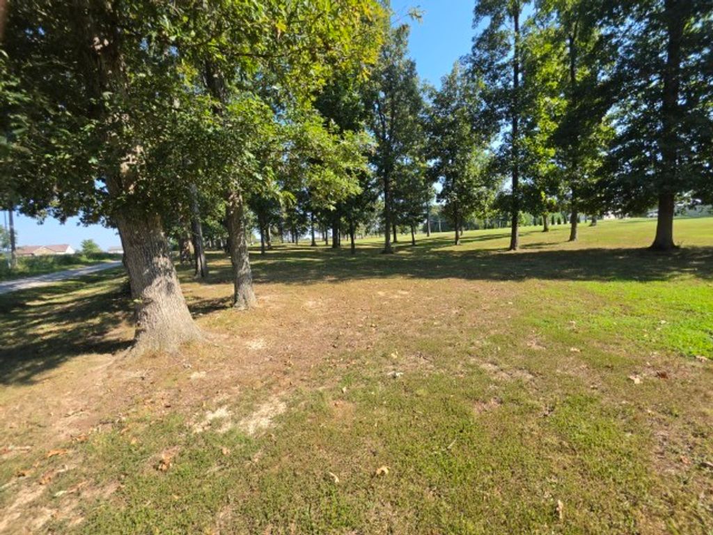 Image 15 of property listing at 000 E Redwood Road, Mt Vernon, IL 62864
