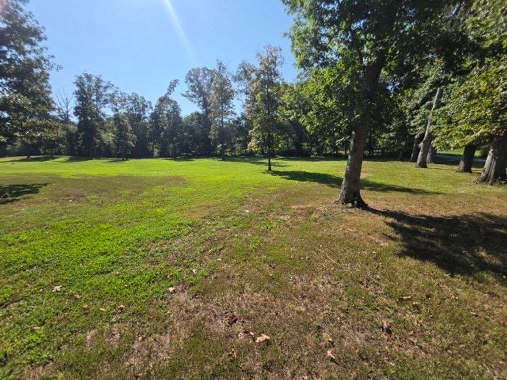 Image 17 of property listing at 000 E Redwood Road, Mt Vernon, IL 62864