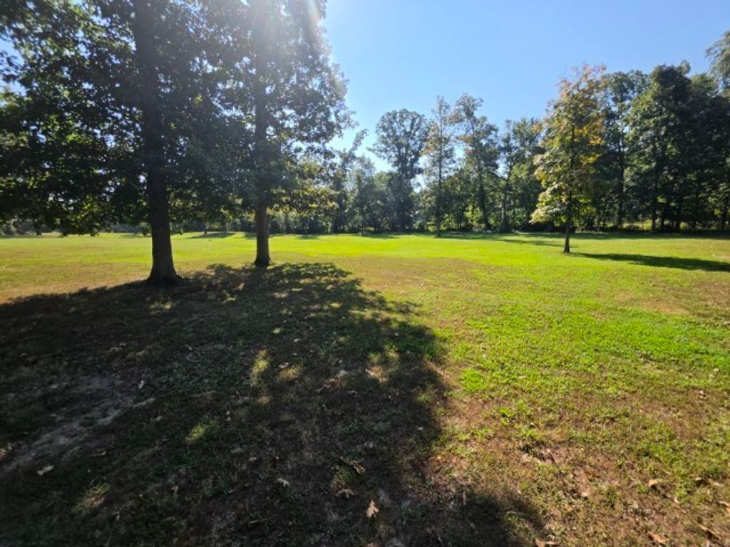 Image 18 of property listing at 000 E Redwood Road, Mt Vernon, IL 62864