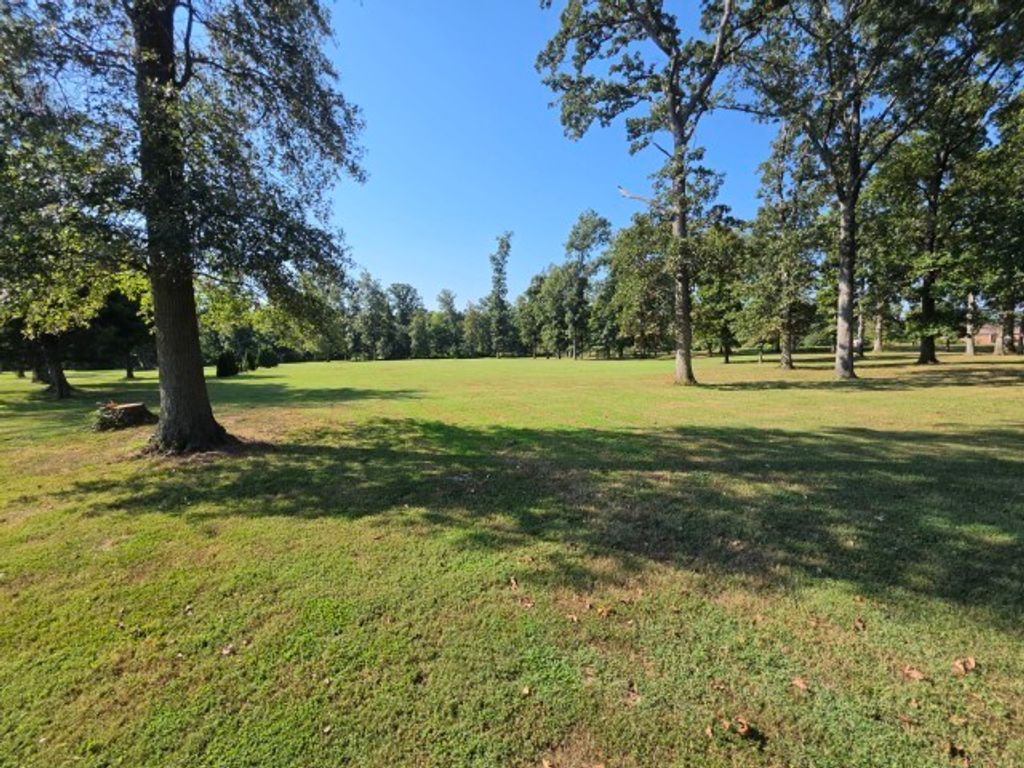 Image 6 of property listing at 000 E Redwood Road, Mt Vernon, IL 62864