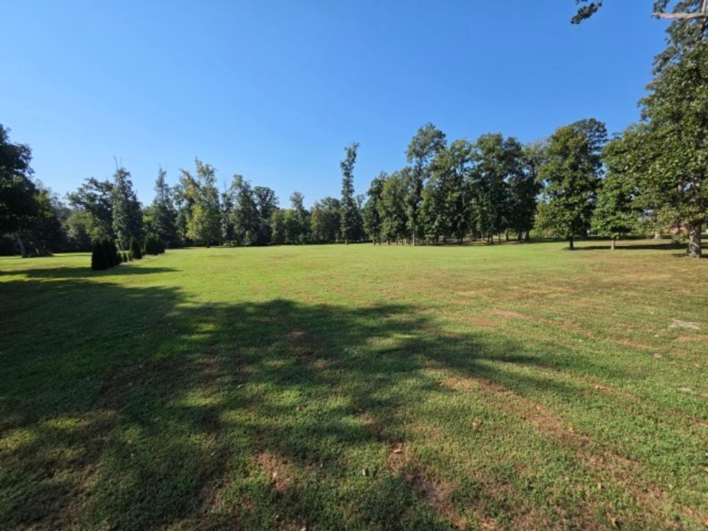 Image 7 of property listing at 000 E Redwood Road, Mt Vernon, IL 62864