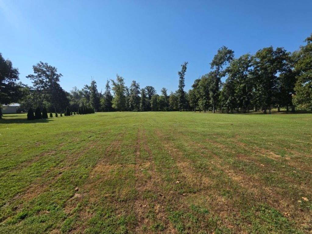 Image 8 of property listing at 000 E Redwood Road, Mt Vernon, IL 62864