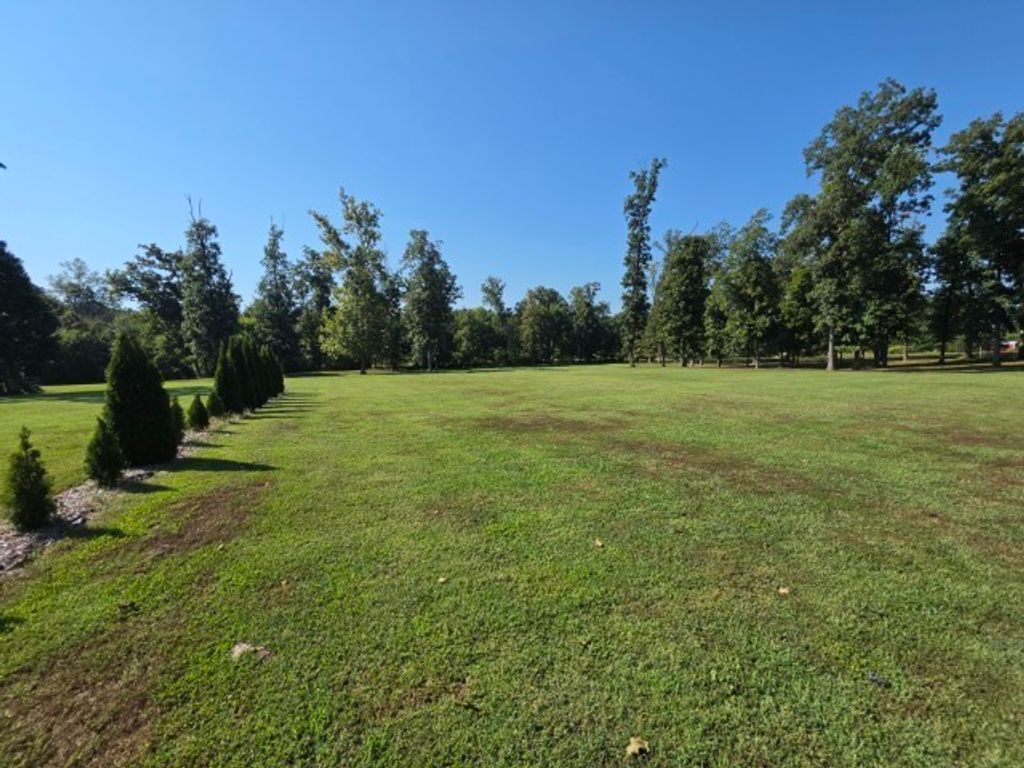 Image 9 of property listing at 000 E Redwood Road, Mt Vernon, IL 62864