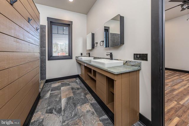 75 FERRELL RD, Mullica Hill, NJ 08062