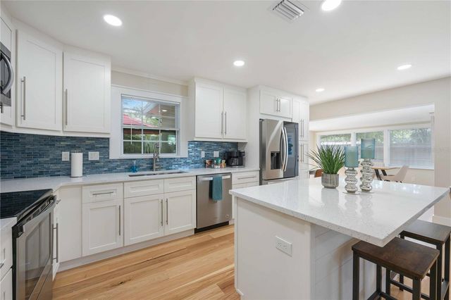 2205 FLOYD STREET, Sarasota, FL 34239