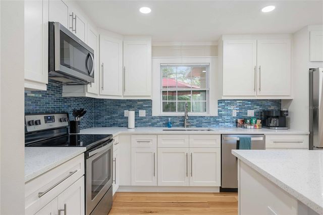 2205 FLOYD STREET, Sarasota, FL 34239