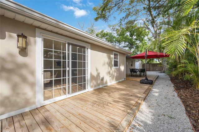 2205 FLOYD STREET, Sarasota, FL 34239