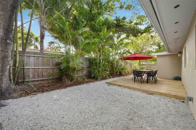 2205 FLOYD STREET, Sarasota, FL 34239