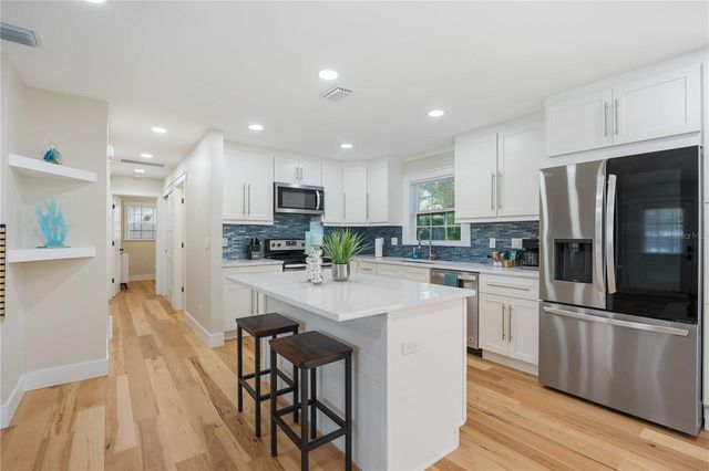 2205 FLOYD STREET, Sarasota, FL 34239