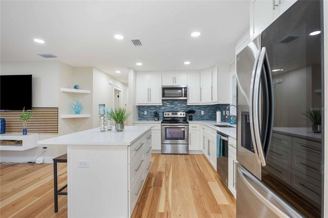 2205 FLOYD STREET, Sarasota, FL 34239