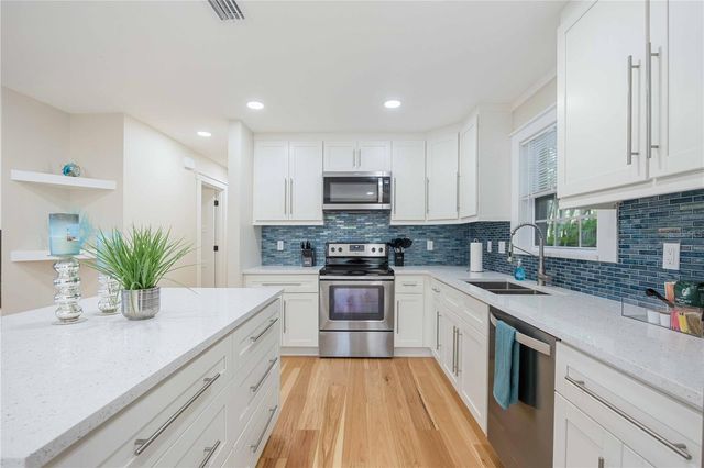 2205 FLOYD STREET, Sarasota, FL 34239