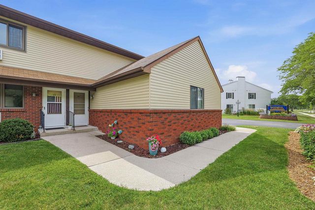 67 UNIVERSITY DRIVE, Fond Du Lac, WI 54935