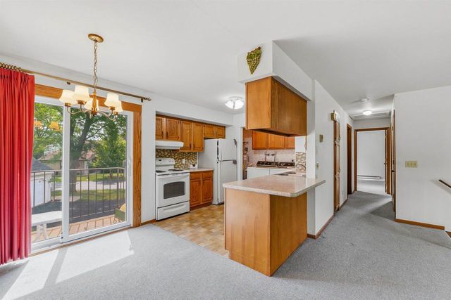 67 UNIVERSITY DRIVE, Fond Du Lac, WI 54935