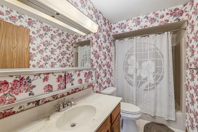 67 UNIVERSITY DRIVE, Fond Du Lac, WI 54935