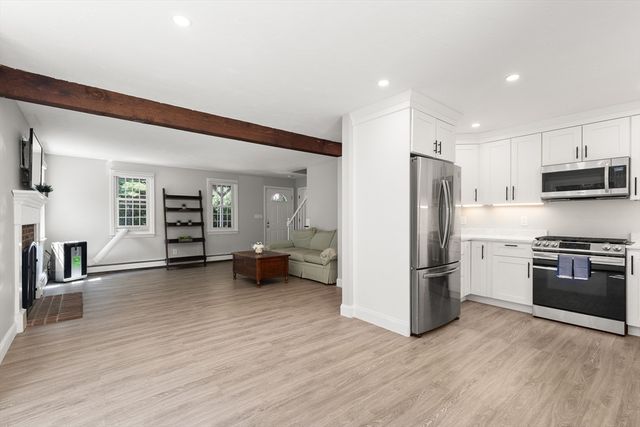 119 Hayway Rd, Falmouth, MA 02536