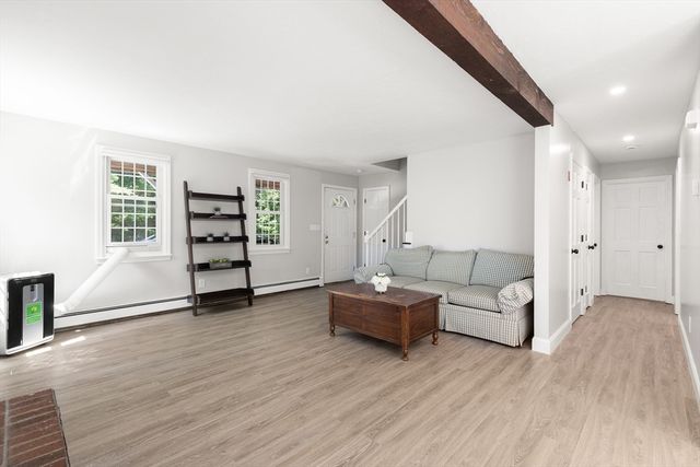 119 Hayway Rd, Falmouth, MA 02536