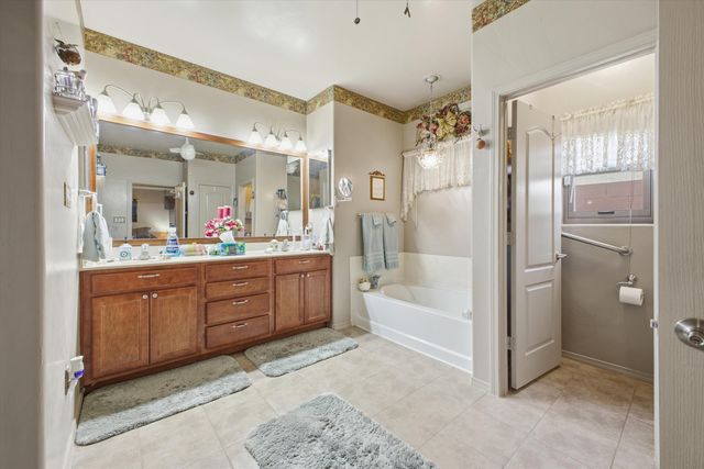 2711 Crimson Clover Street SW, Los Lunas, NM 87031