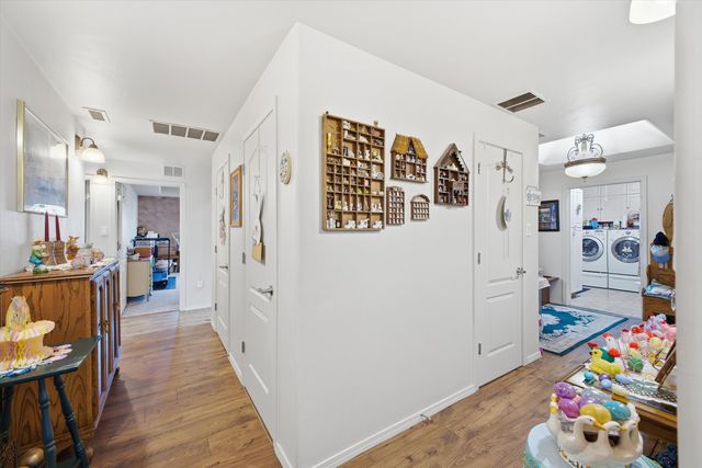 2711 Crimson Clover Street SW, Los Lunas, NM 87031