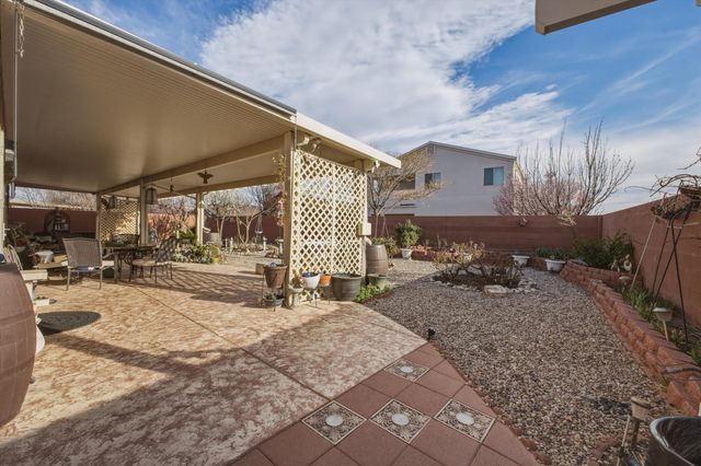 2711 Crimson Clover Street SW, Los Lunas, NM 87031