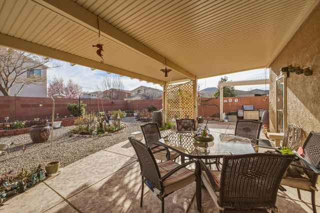 2711 Crimson Clover Street SW, Los Lunas, NM 87031