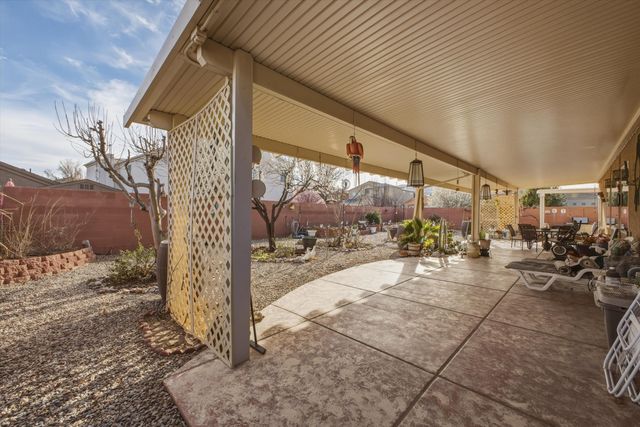 2711 Crimson Clover Street SW, Los Lunas, NM 87031