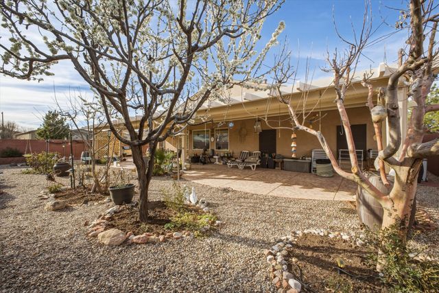 2711 Crimson Clover Street SW, Los Lunas, NM 87031