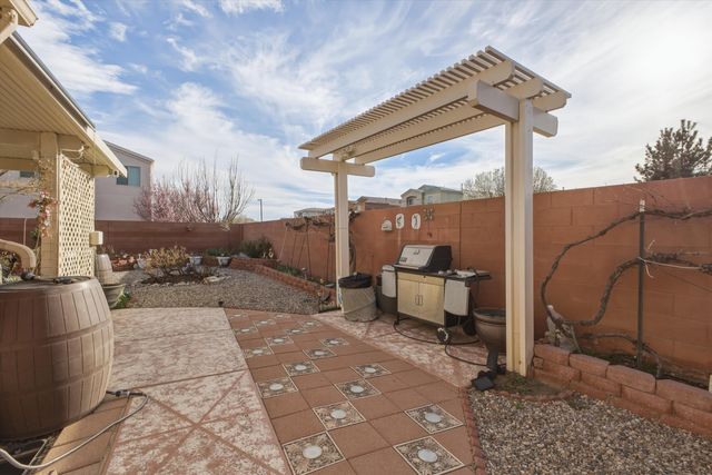 2711 Crimson Clover Street SW, Los Lunas, NM 87031