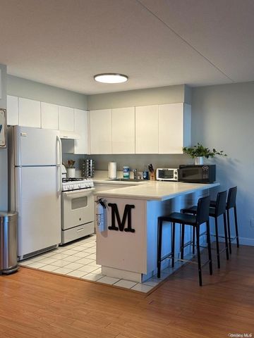 170 W Broadway Street W 3I, Long Beach, NY 11561