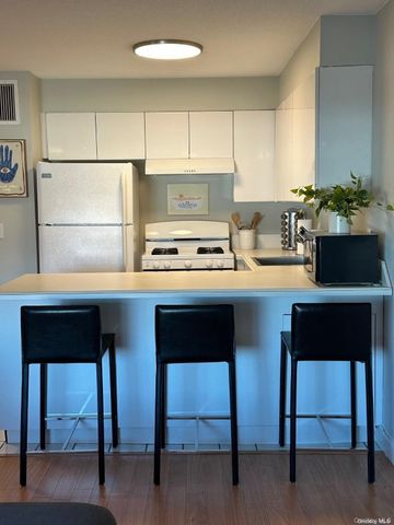 170 W Broadway Street W 3I, Long Beach, NY 11561