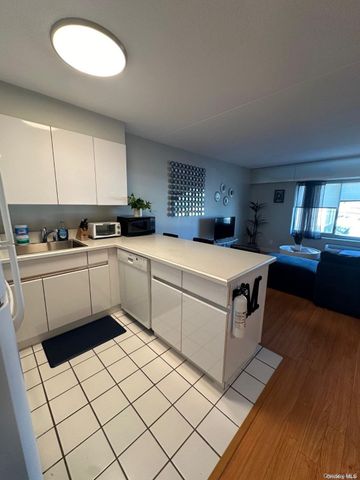 170 W Broadway Street W 3I, Long Beach, NY 11561