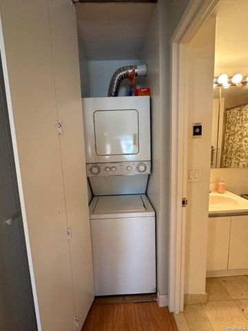 170 W Broadway Street W 3I, Long Beach, NY 11561